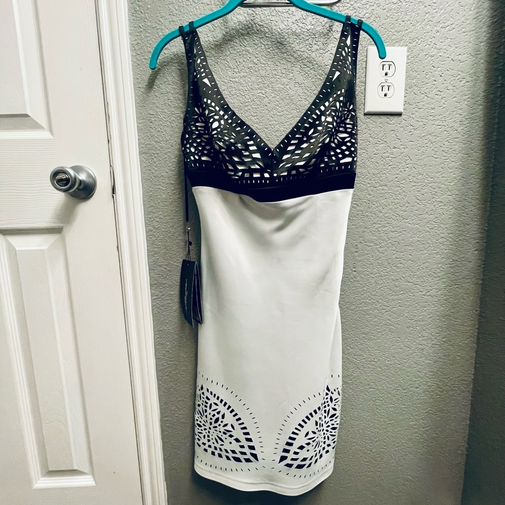 Black and White Saboroma Cocktail Dress Size-4